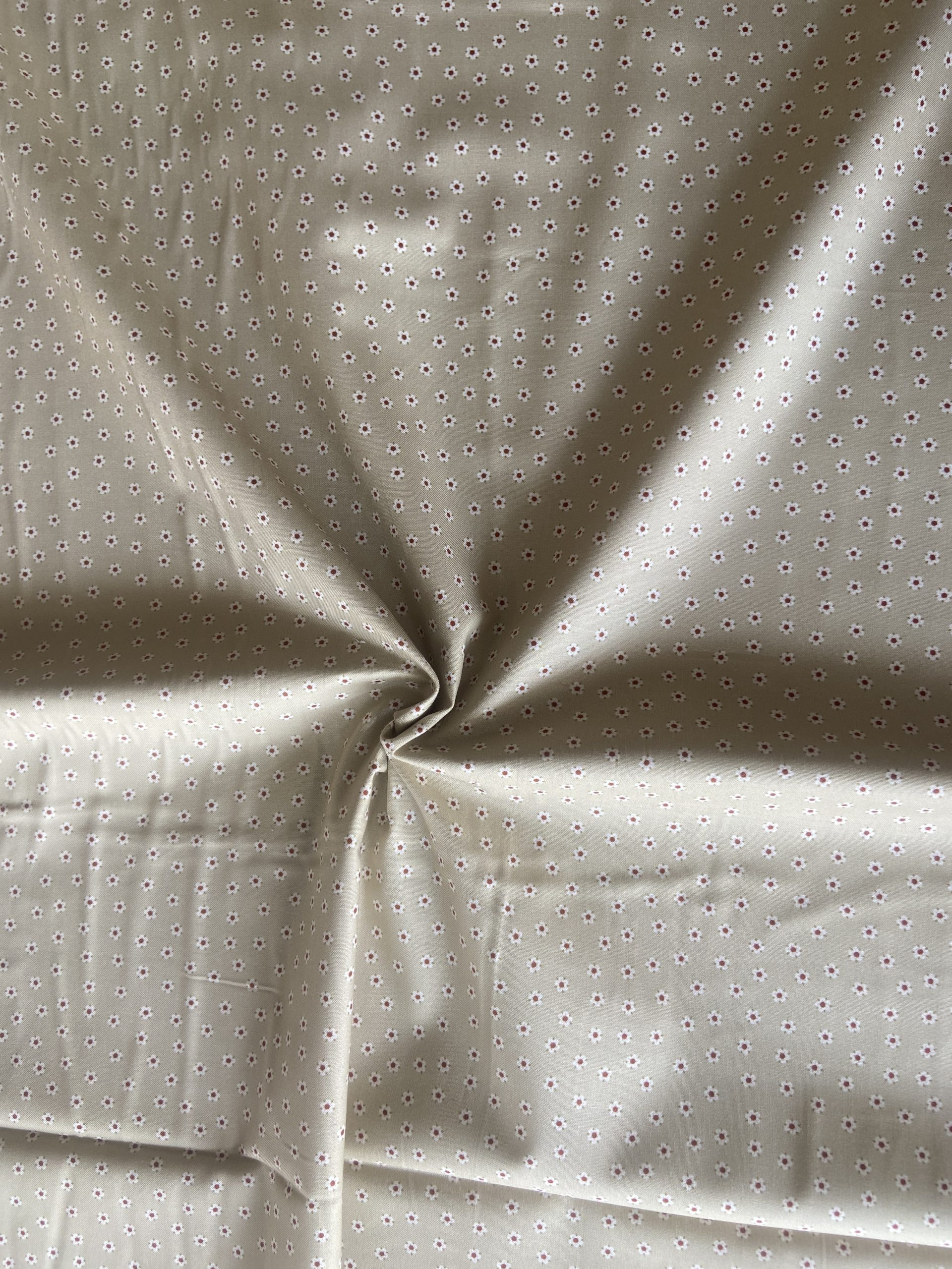 White flowers on Beige - Irene and Lewis - Image 3