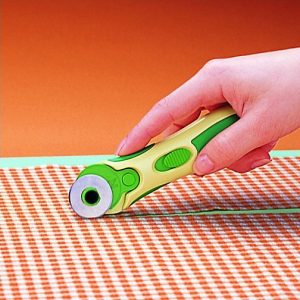Clover Rotary Cutter - 28mm - Image 2
